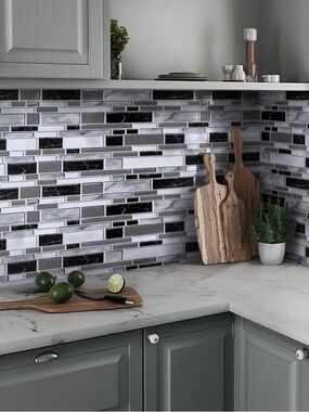 Gray and Black Marble Mosaic Backsplash Peel and Stick Tile